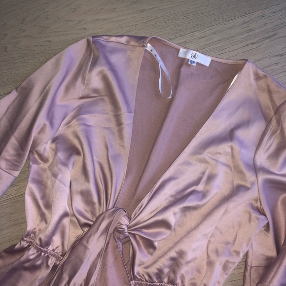 🆕⭐️Flared Sleeve Satin Romper - 6 - Picture 3 of 3